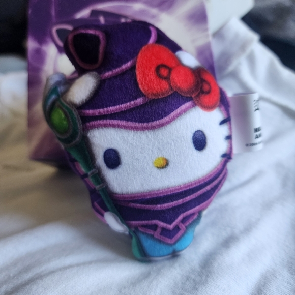 🤍 Dark Magician Hello Kitty x Yu Gi Oh! - Picture 4 of 4